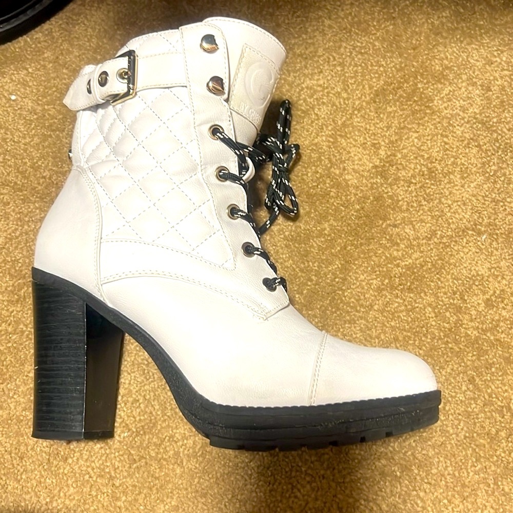 BY GUESS 🤍🤍HILLS WHITE BOTS